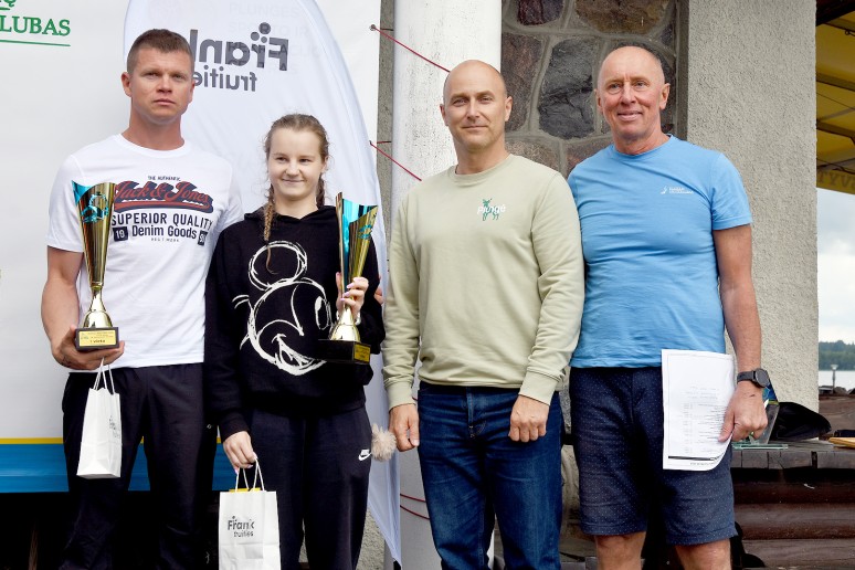 3,5 km nugalėtojai kairėje